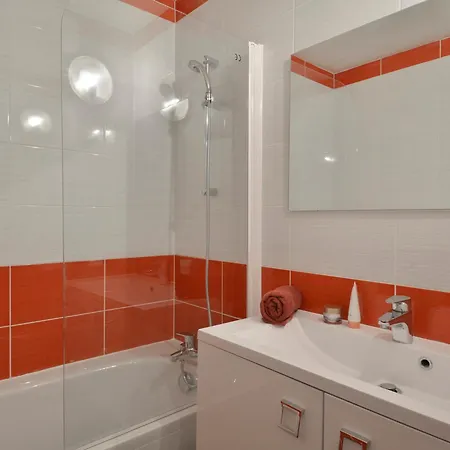 Appartement Confortable 5 Pers Au Centre, Proche Pistes Et Commerces - Fr-1-181-1971